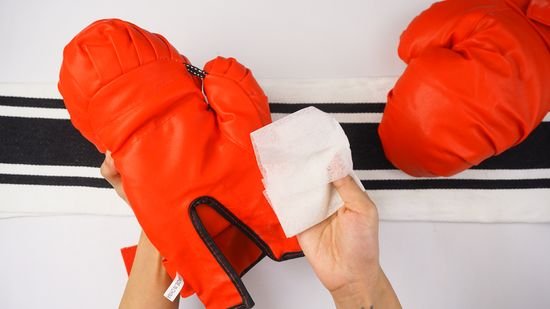 Comment laver des gants de boxe : Top 3 des solutions faciles et rapides - Le Ring Bleu